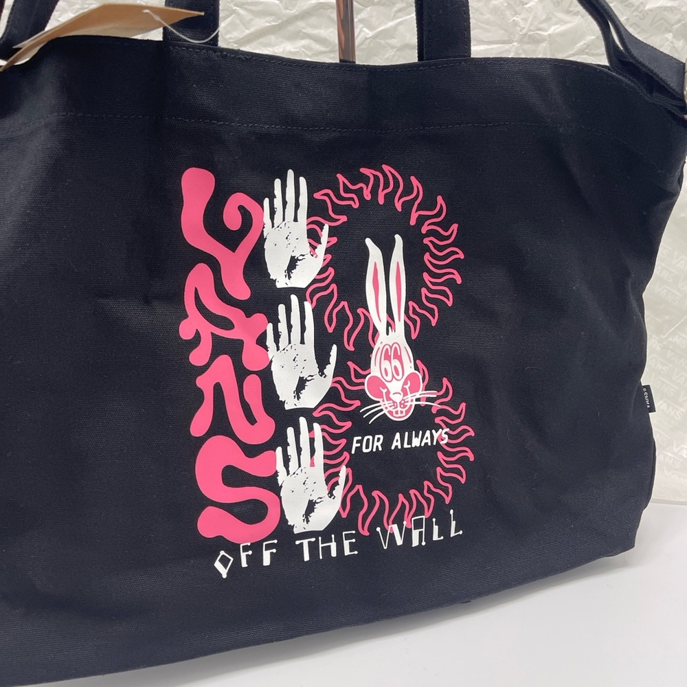 Vans Campus Tote Bag Black/Pink Snap closure With Inside Pocket VN000HE9BLK
NWT - Picture 13 of 16